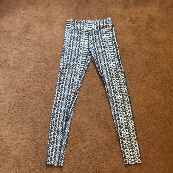 Under Armour Snakeskin Compression Leggings - Picture 4 of 6